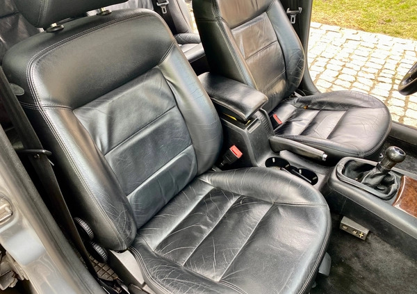 Volkswagen Passat cena 10300 przebieg: 364000, rok produkcji 2003 z Krzeszowice małe 254